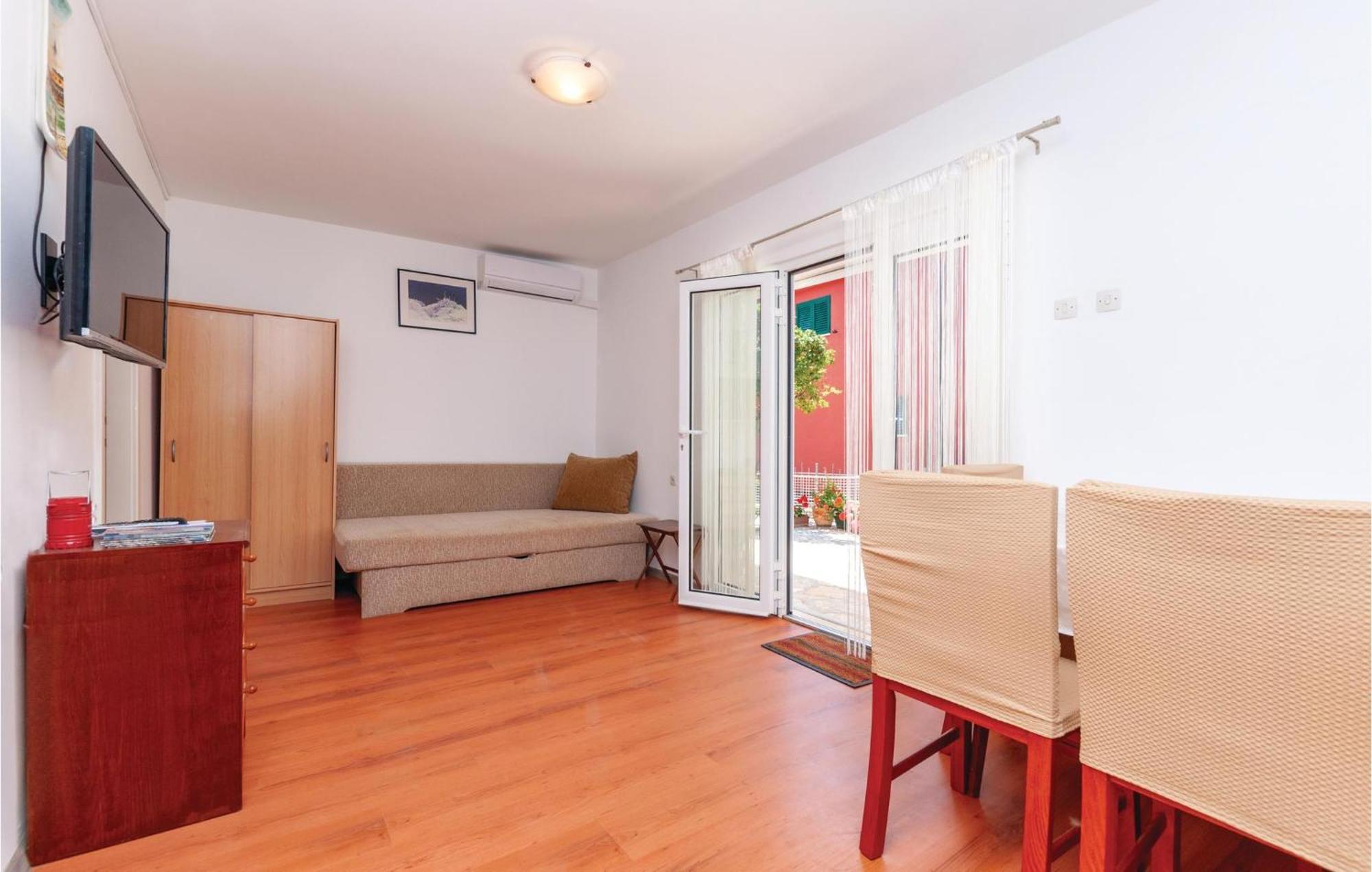 Beautiful Apartment In Jadrija With Kitchen Экстерьер фото
